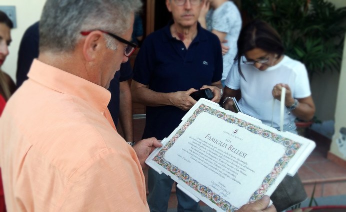 Pergamena di riconoscimento alla famiglia rilasciata dal Comune di Tolentino